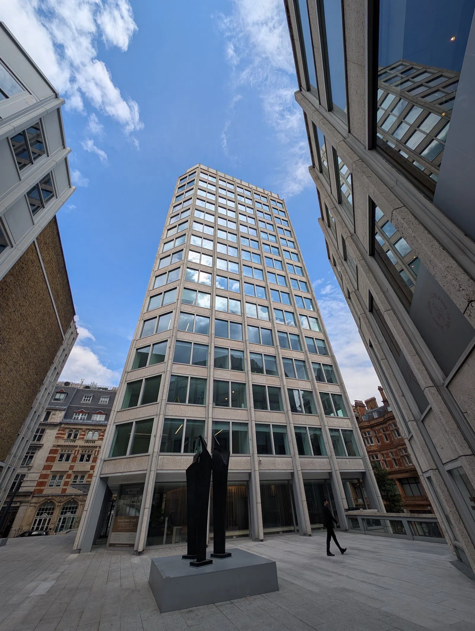 Smithson Plaza, Londra